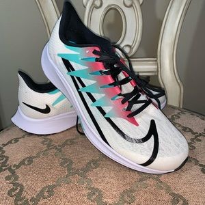 NIKE SIZE 10 LADIES ZOOM RUNNING SHOE NEW
